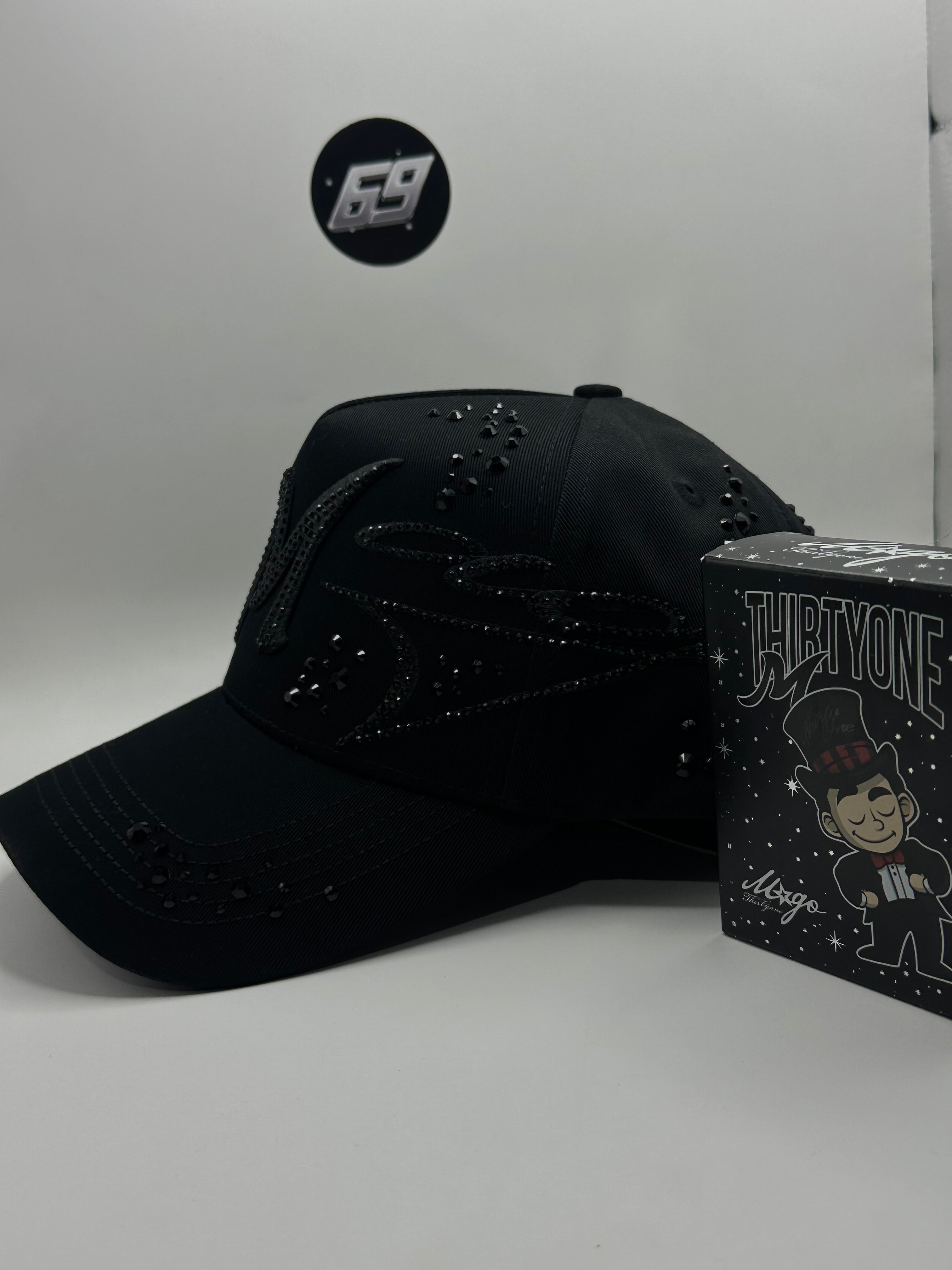 31 Hats Mago Total Black