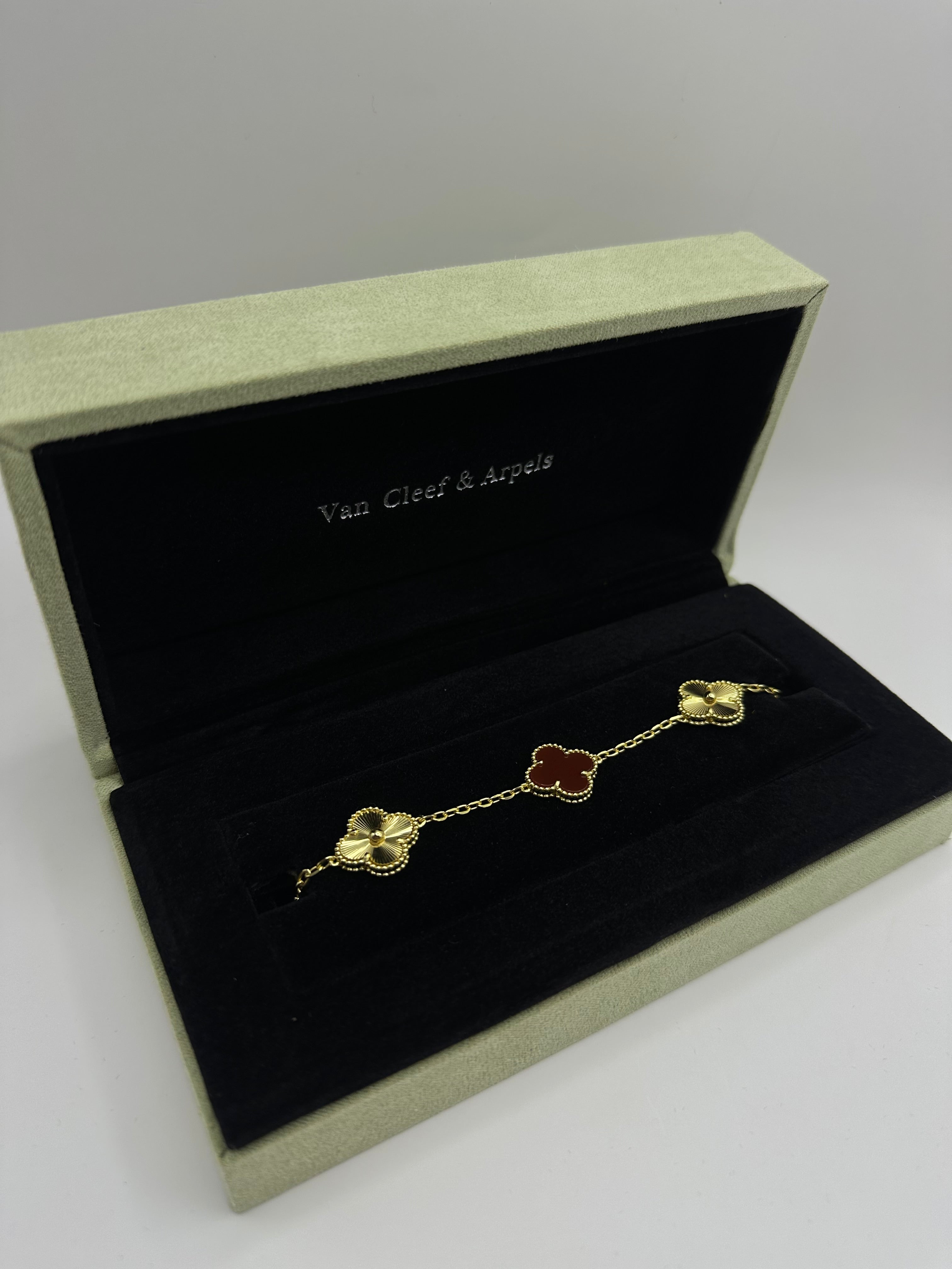 Van Cleef Oro/Vino