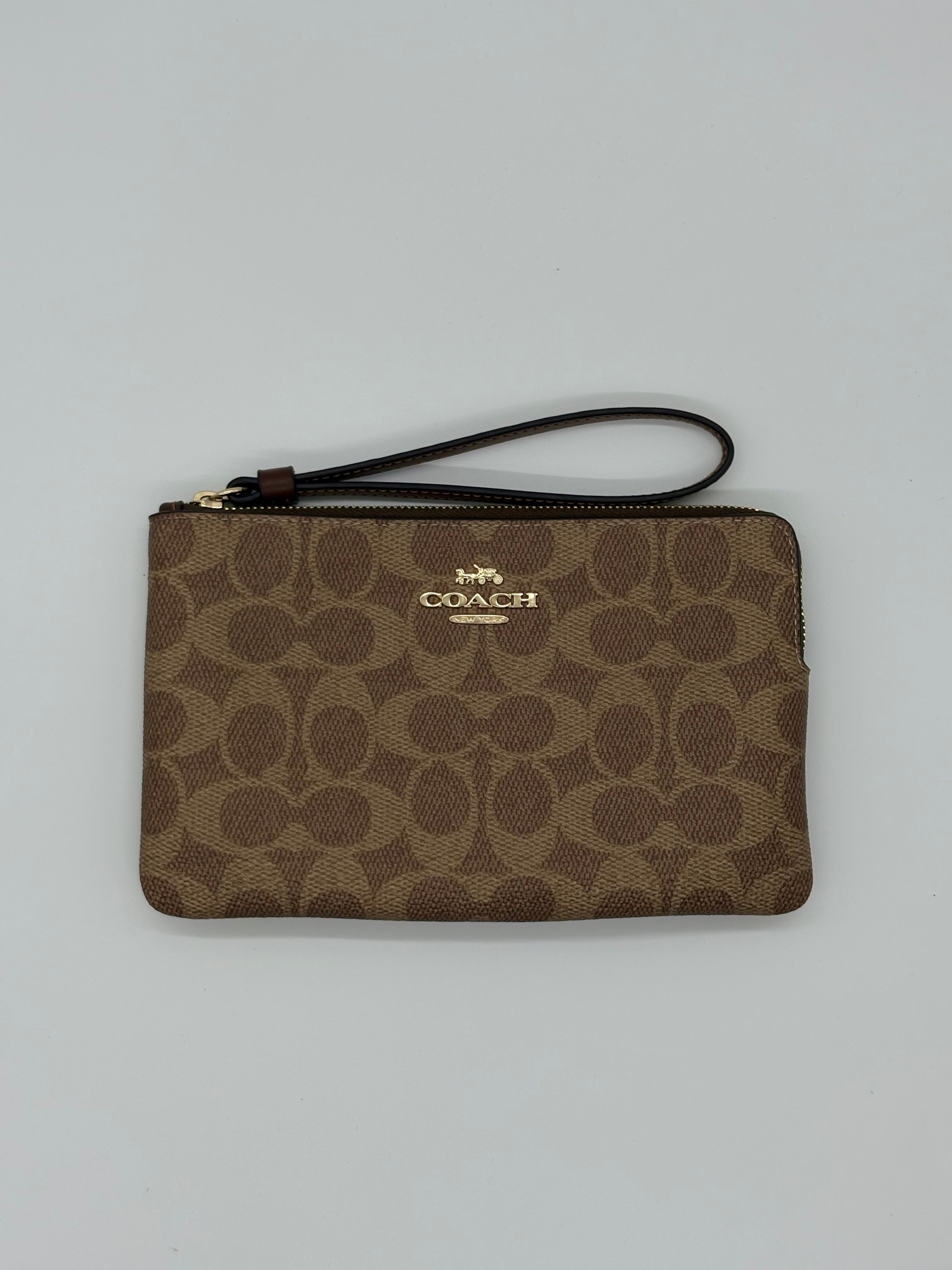 Coach Corner Zip Clasic